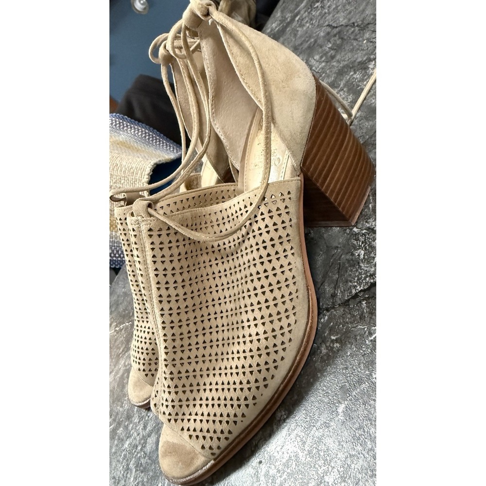 Vince Camuto Womens Lindel Suede Perforated Peep Toe Heeled Sandals Beige 8.5M‎